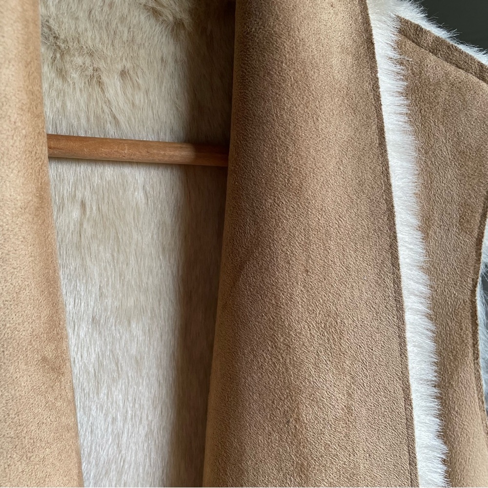 Vegan buckskin faux fur cascading sleeveless vest size small - Picture 5 of 12